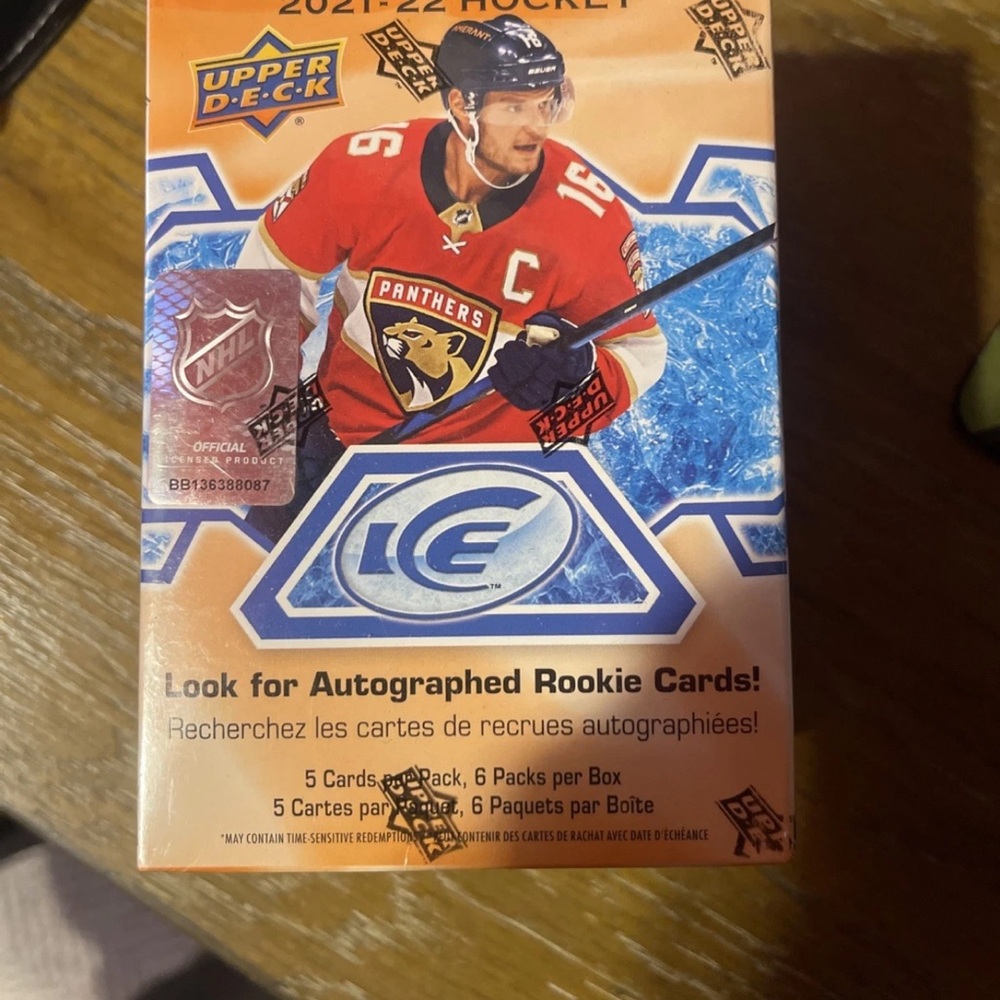 Upper Deck 2021-22 Ice Hockey Trading Card Box - Red